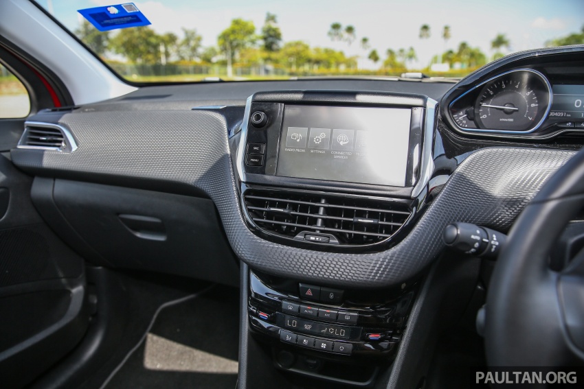 FIRST DRIVE: Peugeot 208 and 2008 1.2L PureTech 675653