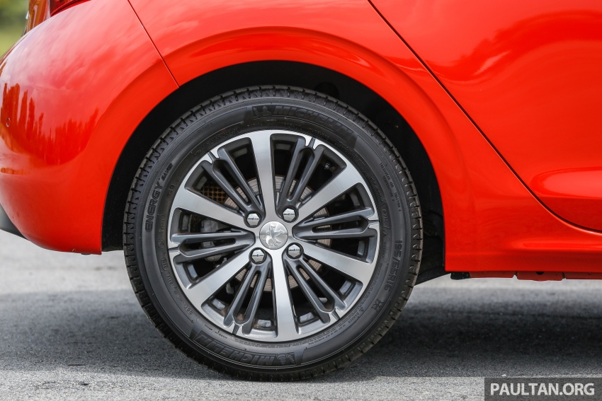 FIRST DRIVE: Peugeot 208 and 2008 1.2L PureTech 675571