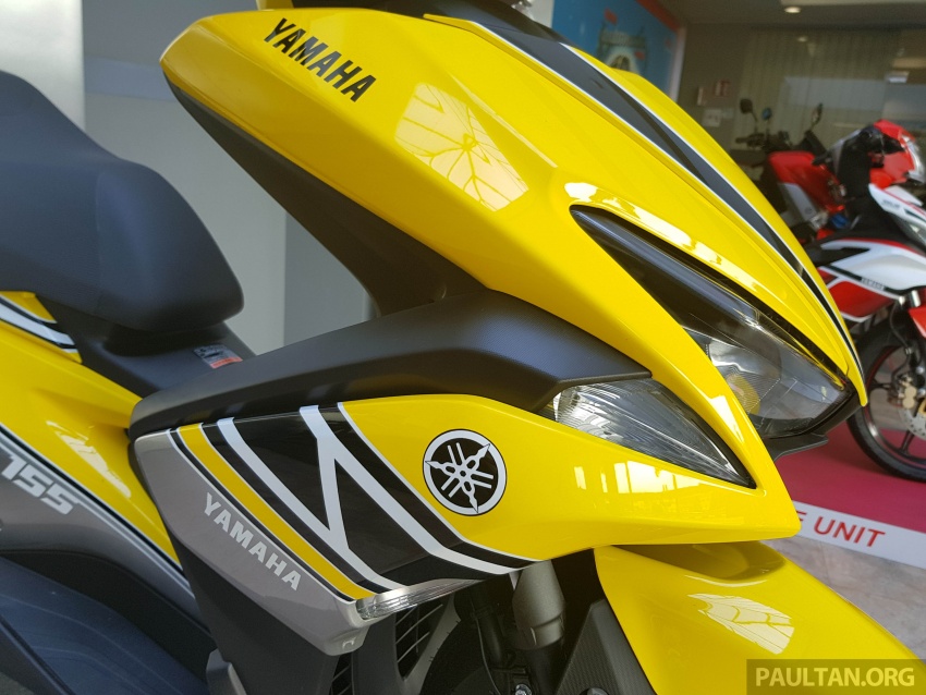 Yamaha NVX 155 dengan grafik istimewa oleh HLYM 702809