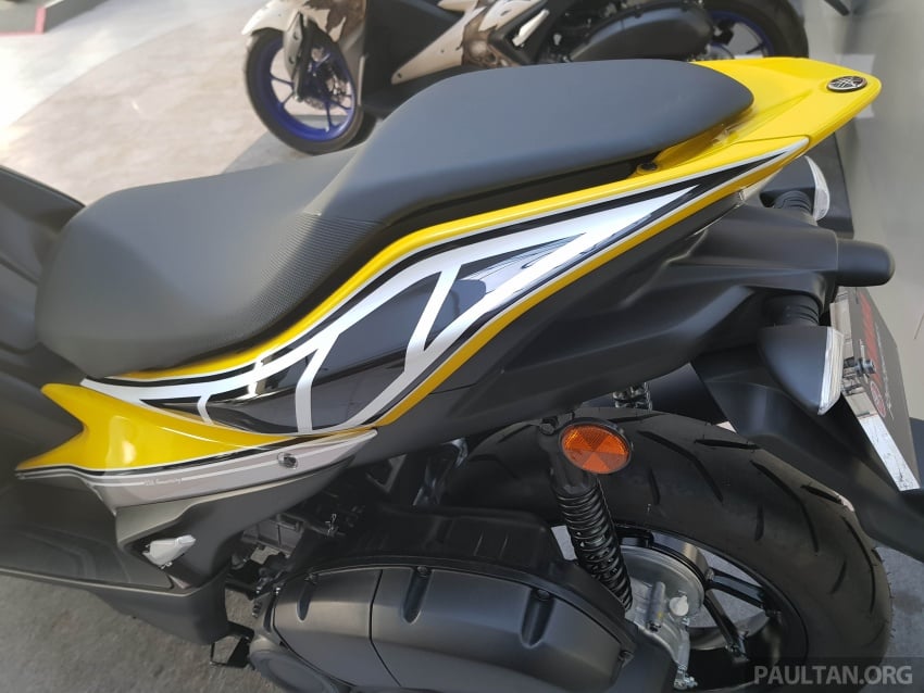 Yamaha NVX 155 dengan grafik istimewa oleh HLYM 702815