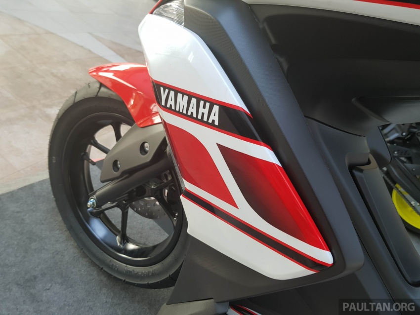 Yamaha NVX 155 dengan grafik istimewa oleh HLYM 702818