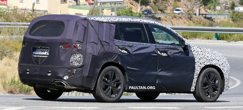 SPYSHOTS: Next-gen Hyundai Santa Fe seen testing 700342
