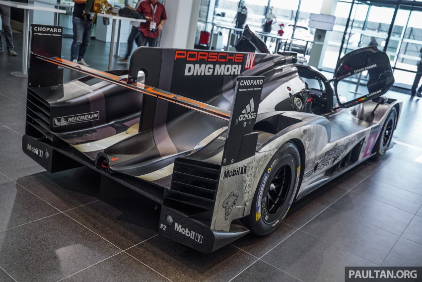 24 hours of Zuffenhausen – at Le Mans with Porsche 705334