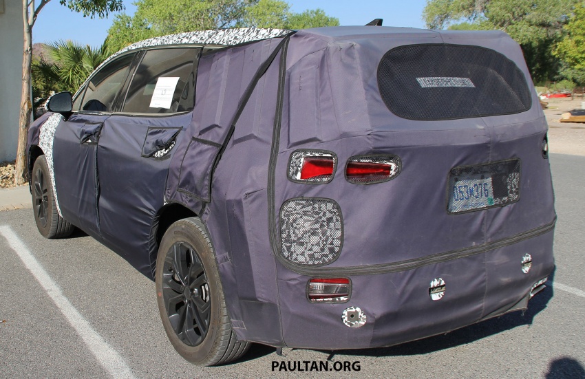 SPYSHOTS: Next-gen Hyundai Santa Fe seen testing 700301