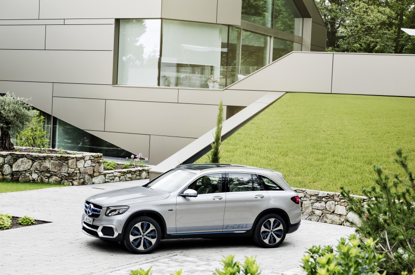 Mercedes-Benz GLC F-Cell revealed in pre-production form at Frankfurt show – two electric energy sources 710366