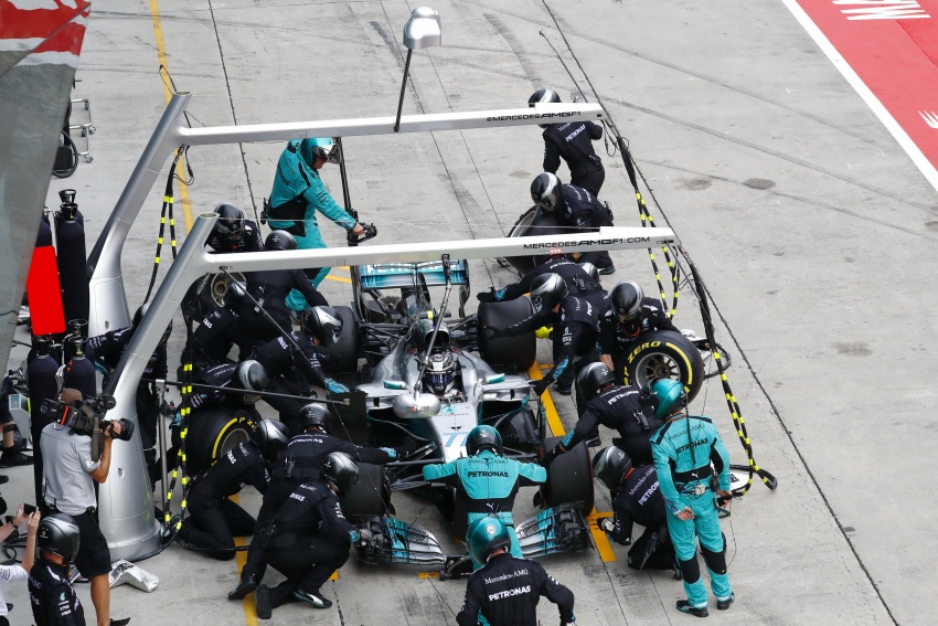 2017 Malaysian GP: Verstappen wins thrilling final race 717666
