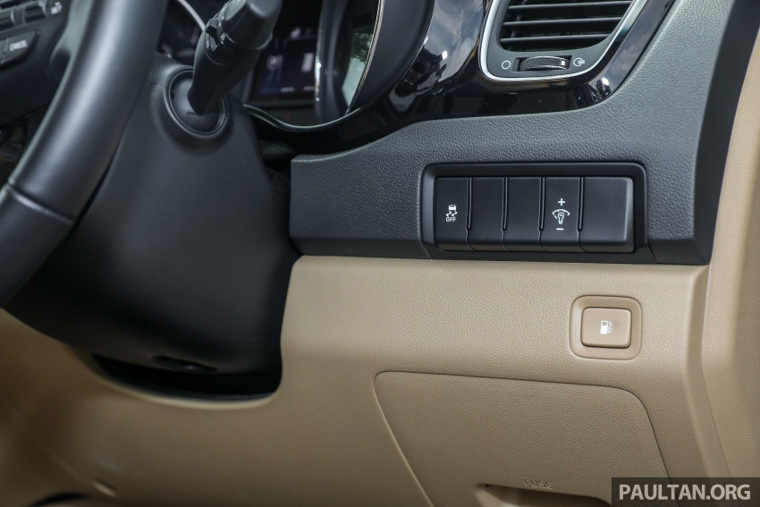 FIRST DRIVE: Kia Grand Carnival 2.2D video review 732822