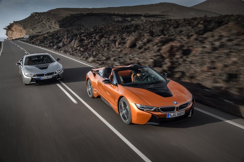 BMW i8 Roadster unveiled – only 60 kg heavier; i8 Coupe also gets new battery, 50% better EV range 745759