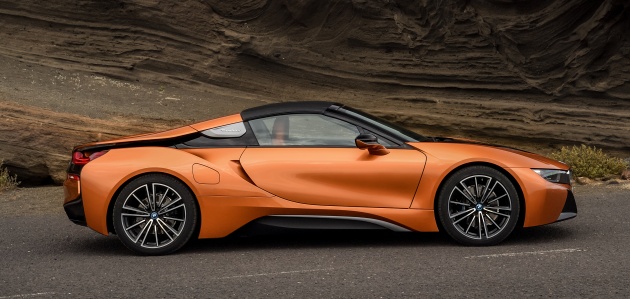 BMW i8 Roadster unveiled – only 60 kg heavier; i8 Coupe also gets new battery, 50% better EV range