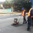 Reporting potholes in Selangor with the Waze app