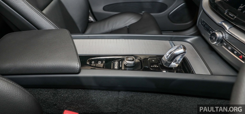 Volvo XC60 2018 dilancarkan di Malaysia – varian CKD dari RM299k, varian CBU tunggal pada harga RM374k 766374