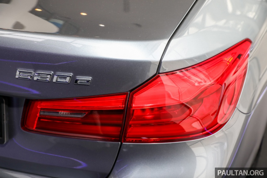 GALLERY: BMW 530e iPerformance plug-in vs 530i 769791