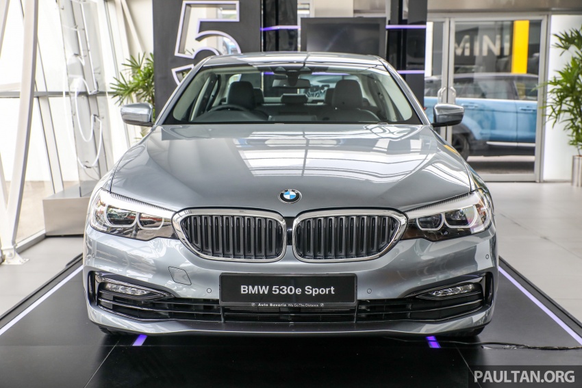 GALLERY: BMW 530e iPerformance plug-in vs 530i 769778