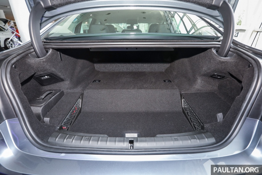 GALLERY: BMW 530e iPerformance plug-in vs 530i 769816