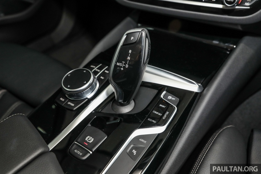 GALLERY: BMW 530e iPerformance plug-in vs 530i 769802
