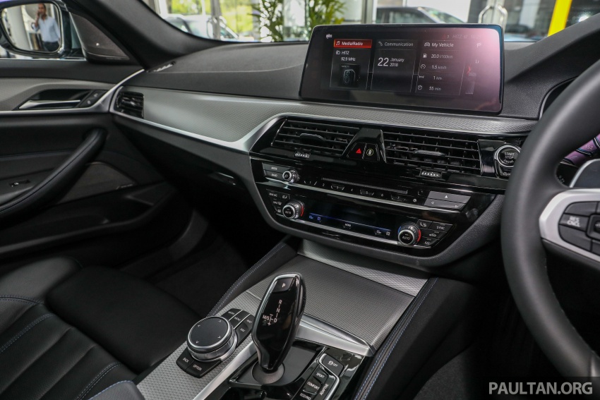 GALLERY: BMW 530e iPerformance plug-in vs 530i 769839