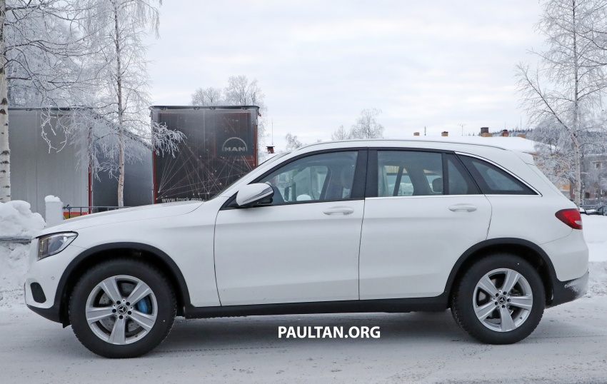 SPYSHOTS: Mercedes-Benz GLC facelift interior seen 766648