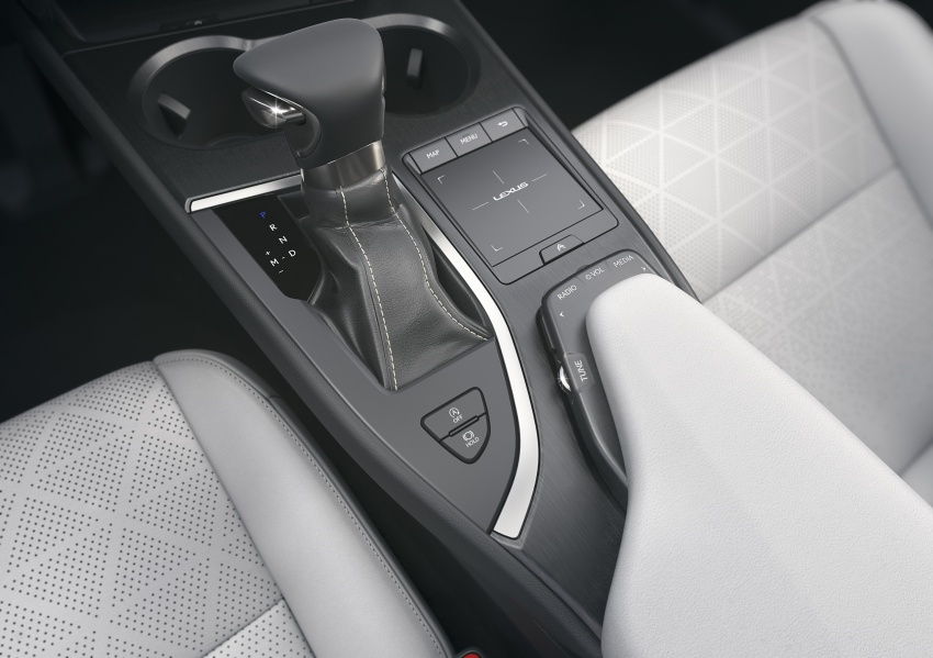 2019 Lexus UX SUV – slots under NX, 2.0 NA, hybrid 790137