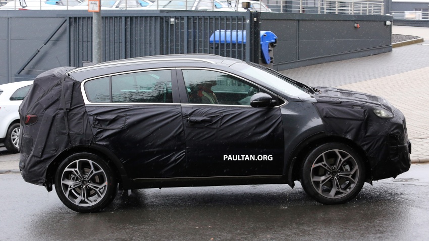 SPIED: Kia Sportage facelift seen near the Nurburgring 807791