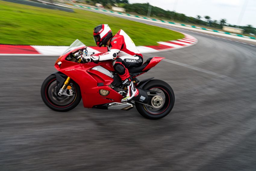 TUNGGANG UJI: Ducati Panigale V4 842957
