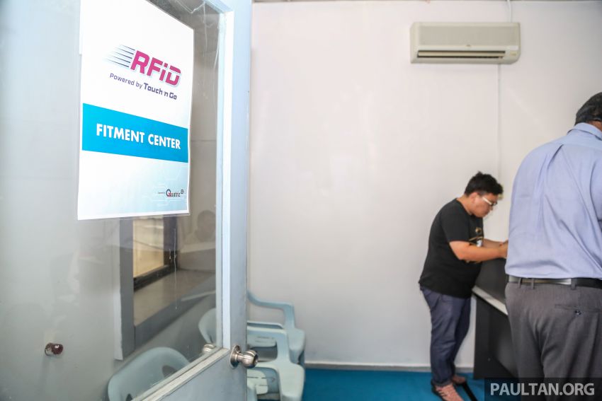 Touch n Go RFID pilot programme starts – we install the sticker and try out the new toll payment system 857206