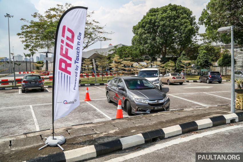 Touch n Go RFID pilot programme starts – we install the sticker and try out the new toll payment system 857207