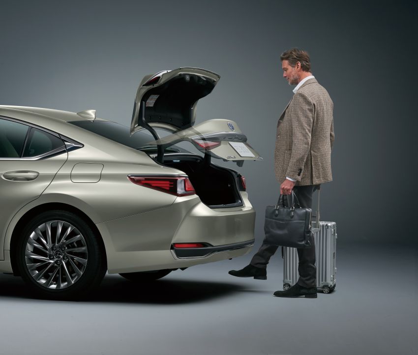 2019 Lexus ES launched in Japan – world’s first side-view cameras, ES 300h hybrid only, RM216k to RM259k 878762