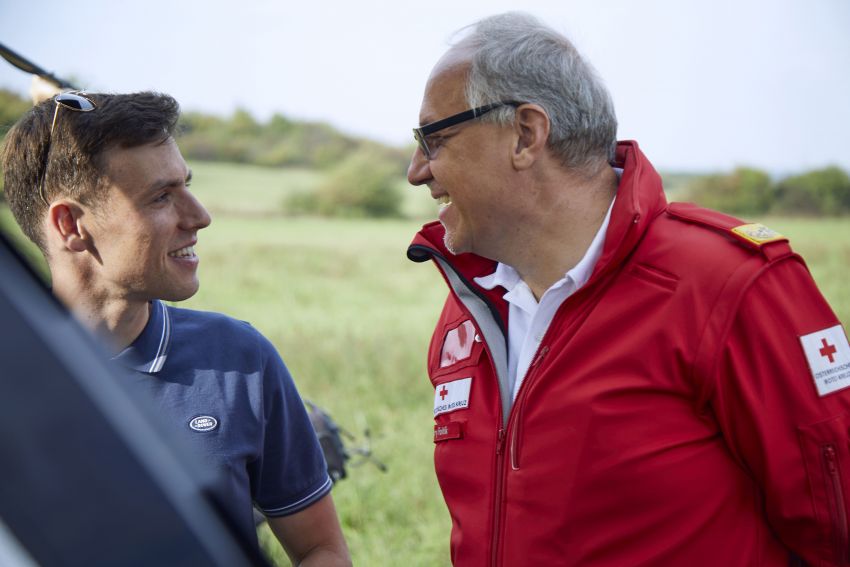 Land Rover SVO debuts bespoke Red Cross Discovery 867885