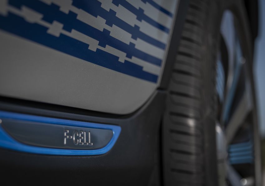 Mercedes-Benz GLC F-Cell – production plug-in hybrid hydrogen SUV debuts with 208 hp, 478 km total range 873738