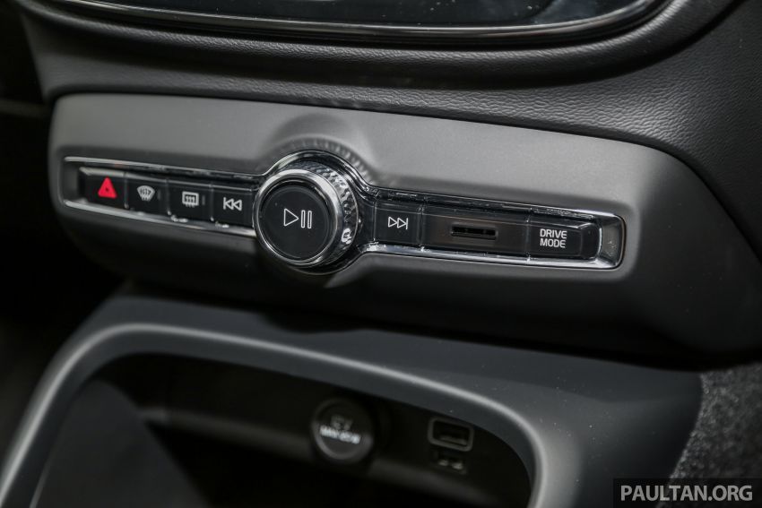 FIRST DRIVE: 2018 Volvo XC40 T5 AWD R-Design 902278