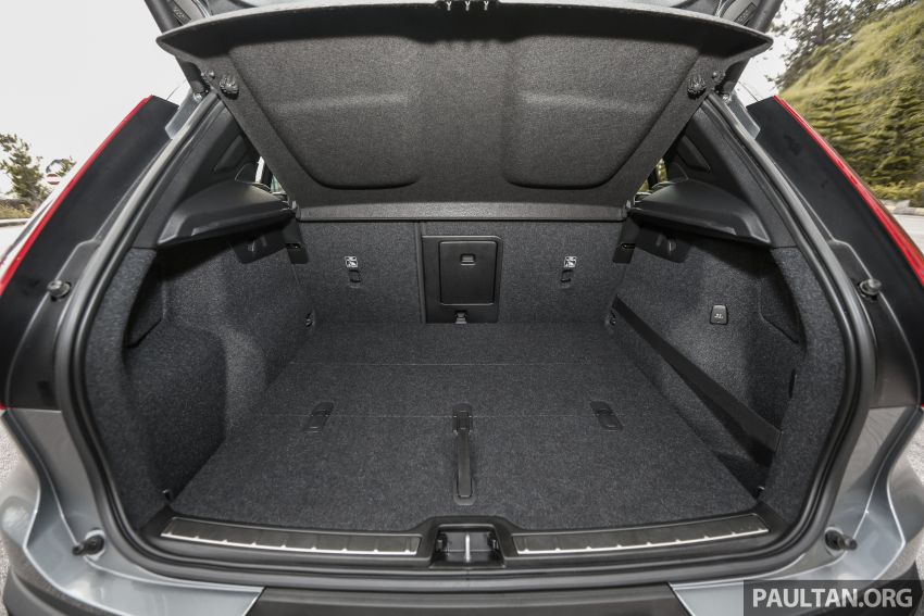 FIRST DRIVE: 2018 Volvo XC40 T5 AWD R-Design 902307