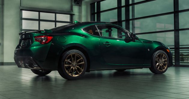 Toyota 86 Hakone Edition – green paint, bronze wheels