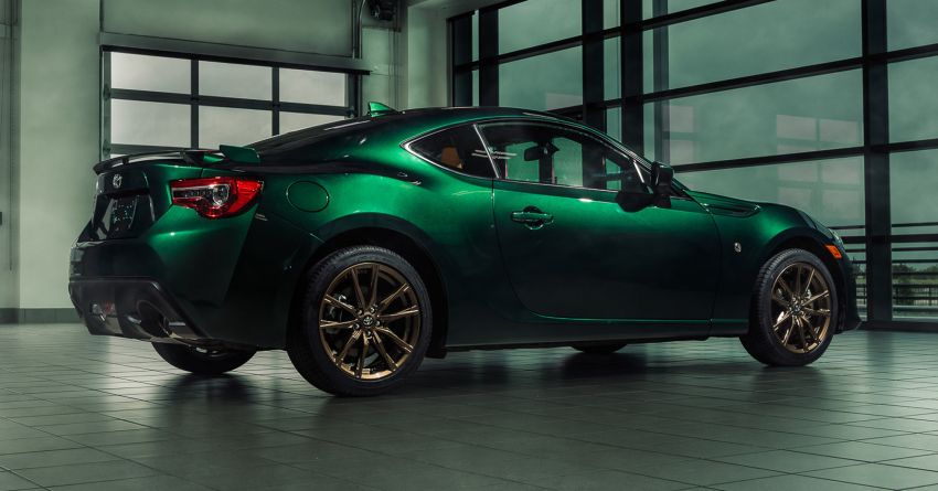 Toyota 86 Hakone Edition – green paint, bronze wheels 955743