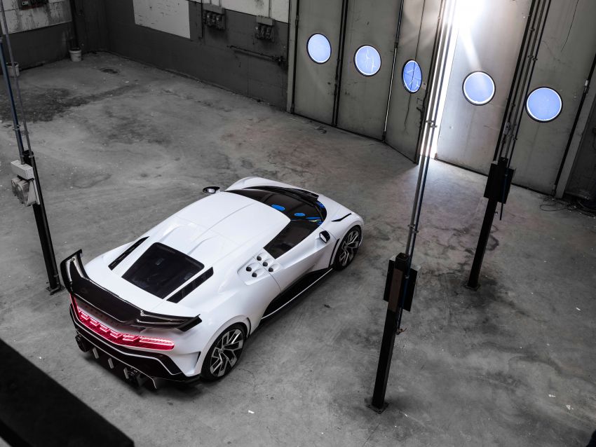 Bugatti Centodieci debuts – 10 units only, 8.0L W16 engine makes 1,600 hp; 0-100 in 2.4s, 380 km/h Vmax! 1003015