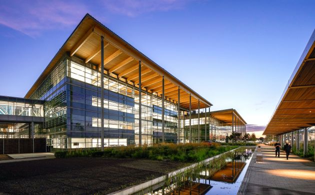 Jaguar Land Rover opens Advanced Product Creation Centre – sketch to showroom under one solar roof