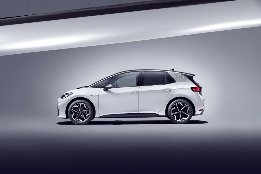 Volkswagen ID.3 pure electric car debuts – rear-wheel drive, up to 550 km range; from RM138k in Germany 1012240