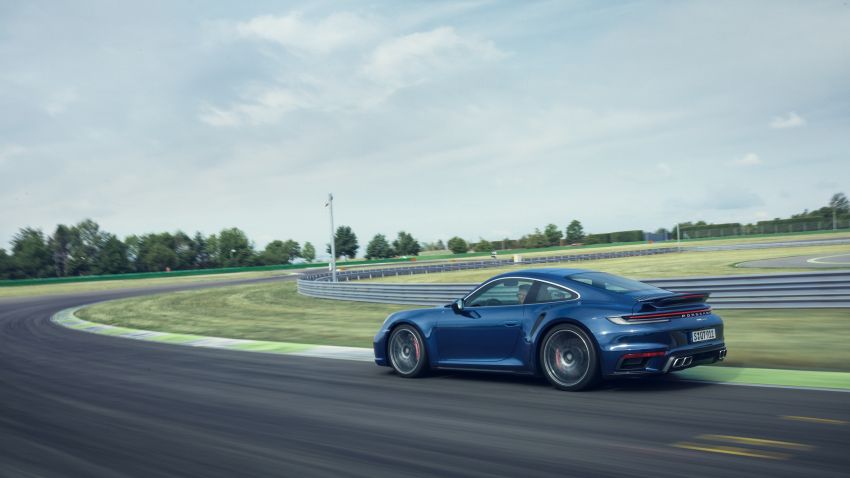 Porsche 911 Turbo 992  – enjin 3,745 cc, kuasa 580 PS 1147995