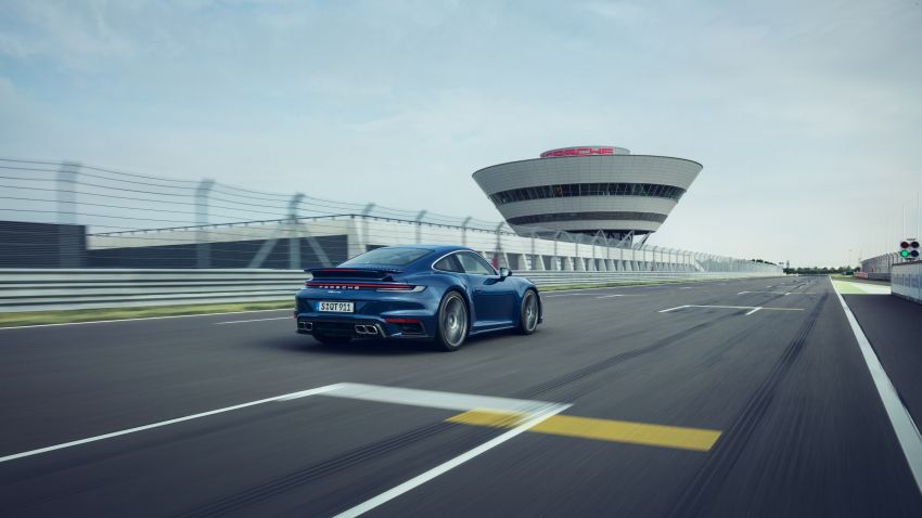 Porsche 911 Turbo 992  – enjin 3,745 cc, kuasa 580 PS 1147997