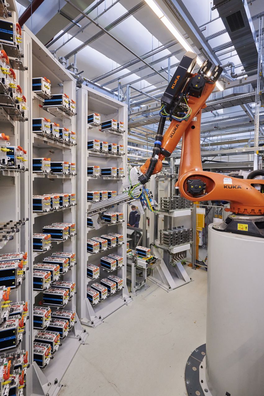 BMW iX3 debuts – 460 km range, 0-100 km/h in 6.8s; Adaptive M suspension as later over-the-air update 1146076