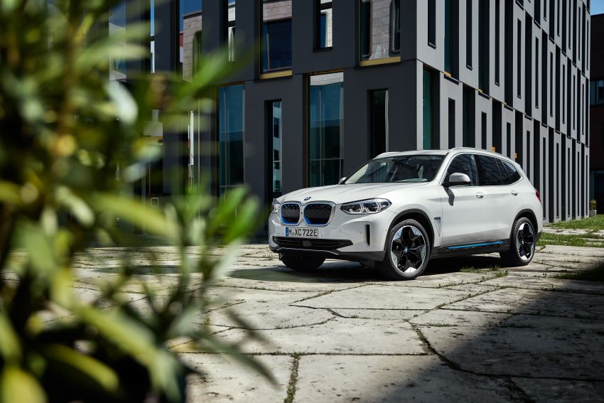 BMW iX3 debuts – 460 km range, 0-100 km/h in 6.8s; Adaptive M suspension as later over-the-air update 1146120