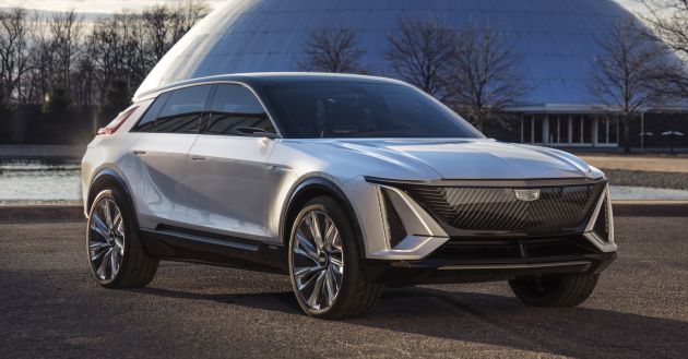 Cadillac Lyriq EV crossover – 480 km battery range, single and dual motor layouts; 33-inch LED display