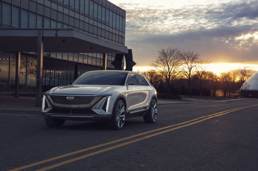 Cadillac Lyriq EV crossover – 480 km battery range, single and dual motor layouts; 33-inch LED display 1156766