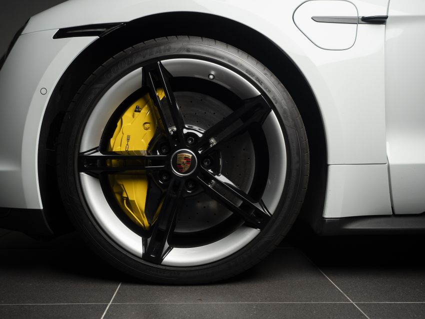 Porsche Taycan tiba di Malaysia – tiga varian, harga RM725k – RM1.2 juta, jarak gerak hingga 464 km 1178394