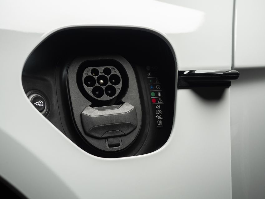 Porsche Taycan tiba di Malaysia – tiga varian, harga RM725k – RM1.2 juta, jarak gerak hingga 464 km 1178386