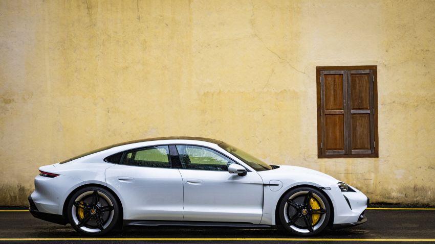 Porsche Taycan tiba di Malaysia – tiga varian, harga RM725k – RM1.2 juta, jarak gerak hingga 464 km 1178401