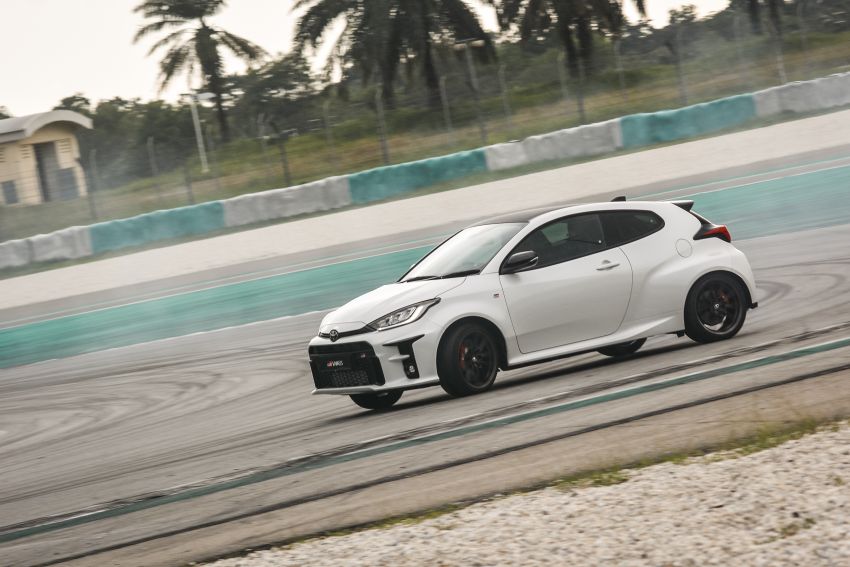 Toyota GR Yaris kini di M’sia, RM299k untuk jentera rali jalan raya sentuhan Tommi Makinen, hanya 200 unit! 1225312