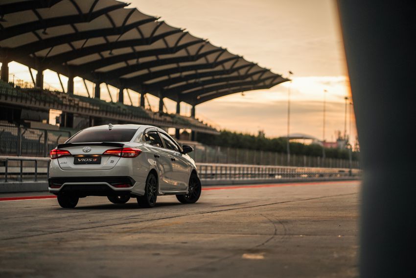 Toyota Vios GR Sport diperkenalkan di M’sia —  CVT ’10-kelajuan’, suspensi sport, rim 17-inci, RM95,284 1225400