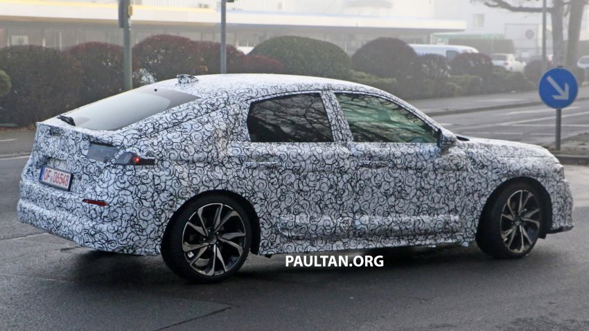 SPIED: 2022 Honda Civic Hatchback caught testing 1232079