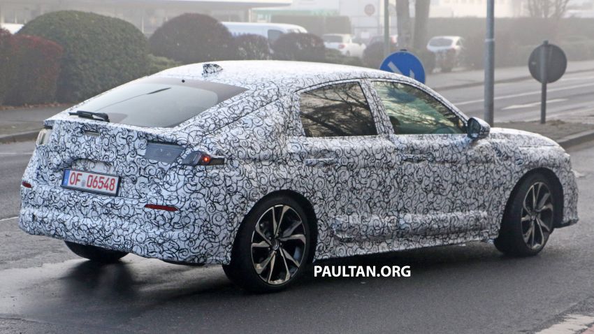 SPIED: 2022 Honda Civic Hatchback caught testing 1232081
