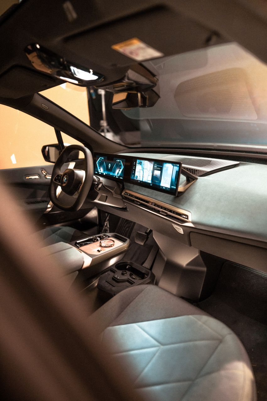 BMW previews next-generation iDrive system in the iX 1233812